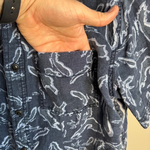 ROOTS‎ Men's M 100% Linen Allover Lakes Print Button Up Shirt Blue Summer Resort - Picture 4 of 13